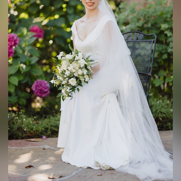 Rachel Sarah Seven Wedding Gown - size 4 - Picture 1 of 11